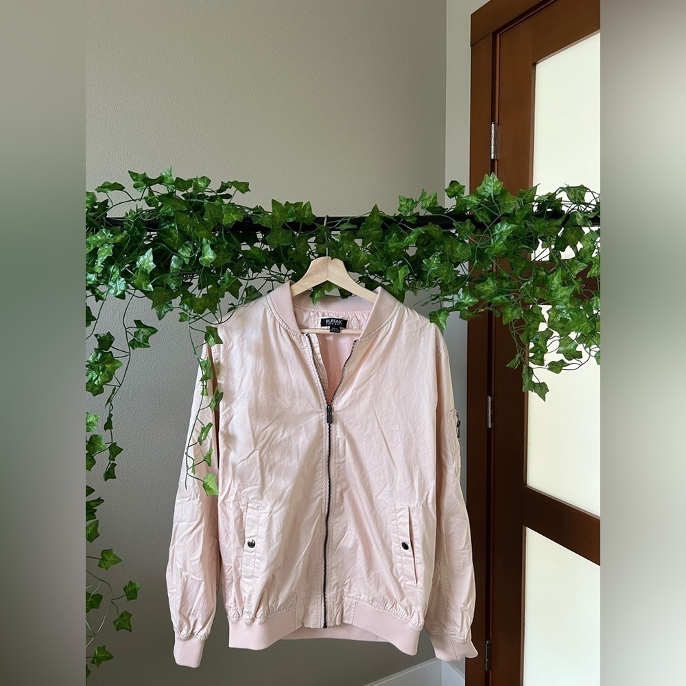 Buffalo David Bitton light pink bomber jacket size medium with button pockets